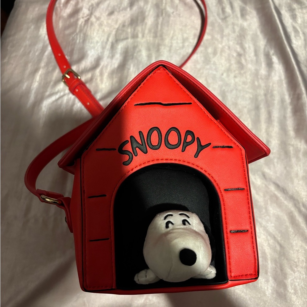 Snoopy Doghouse Crossbody Bag
